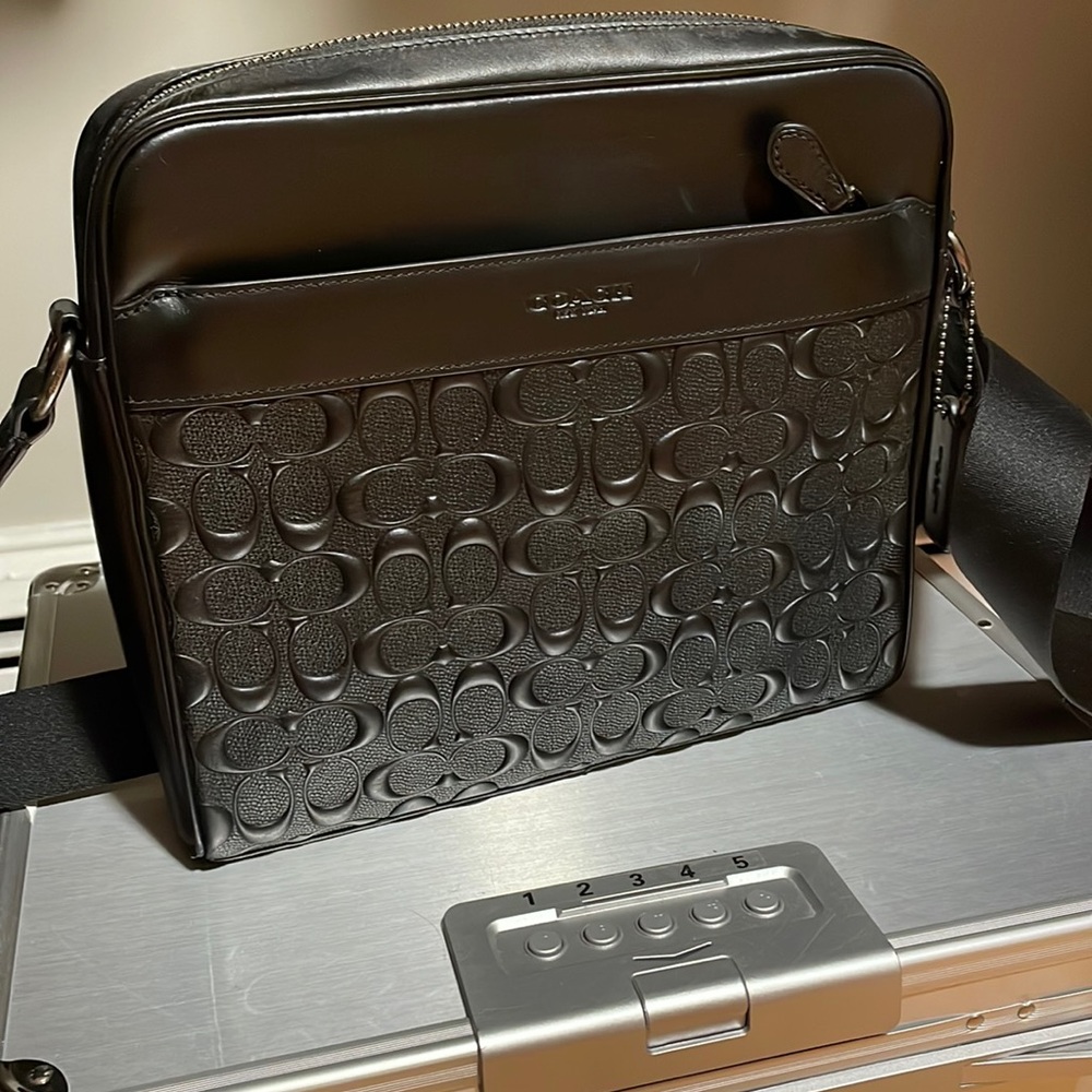 Coach messenger unisex bag. slightly used